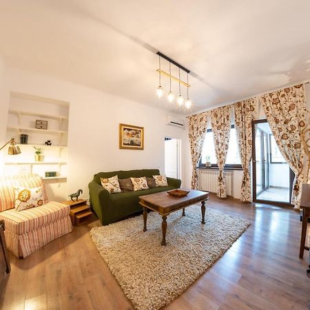 Theatre Rooftop Apartment With Patio Bucarest Esterno foto