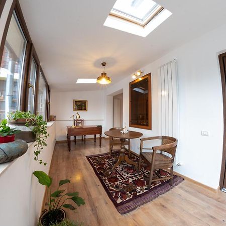 Theatre Rooftop Apartment With Patio Bucarest Esterno foto