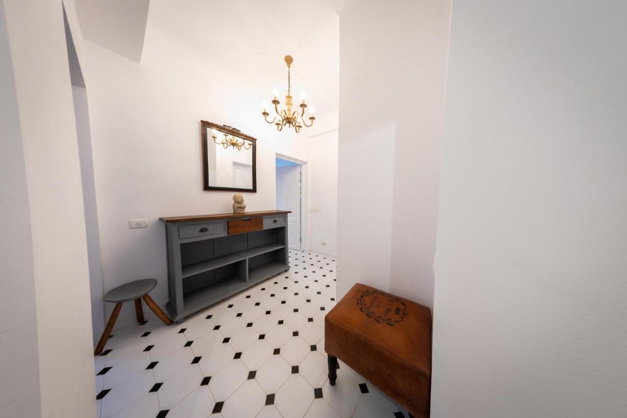 Theatre Rooftop Apartment With Patio Bucarest Esterno foto