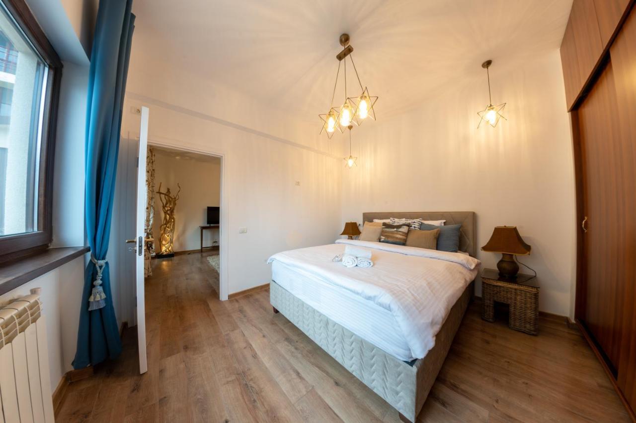 Theatre Rooftop Apartment With Patio Bucarest Esterno foto