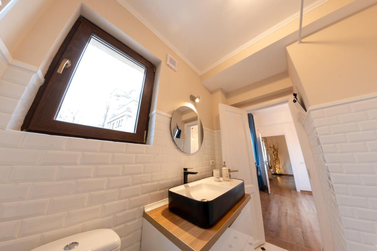 Theatre Rooftop Apartment With Patio Bucarest Esterno foto