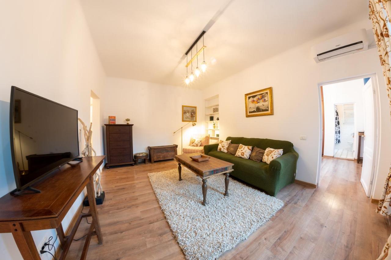 Theatre Rooftop Apartment With Patio Bucarest Esterno foto
