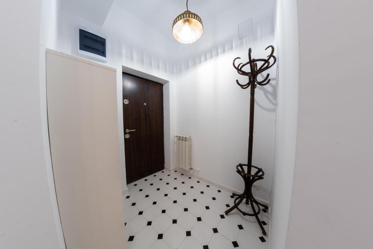 Theatre Rooftop Apartment With Patio Bucarest Esterno foto