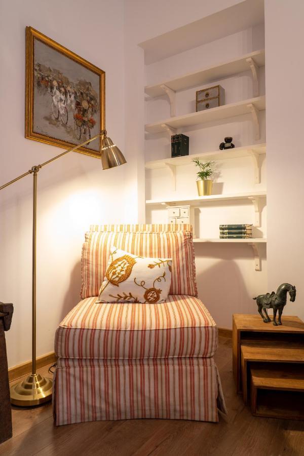 Theatre Rooftop Apartment With Patio Bucarest Esterno foto